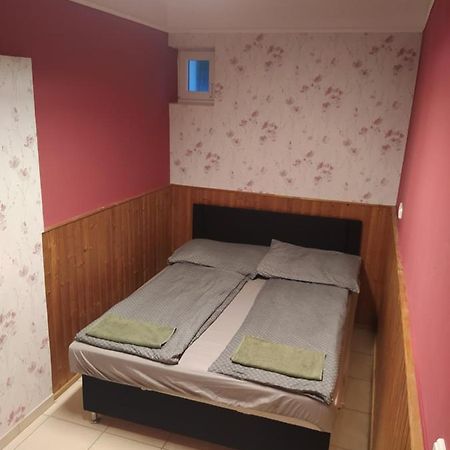 Pingpong Apartman Шолтвадкерт Екстериор снимка