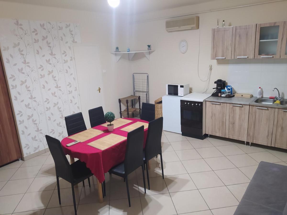 Pingpong Apartman Шолтвадкерт Екстериор снимка