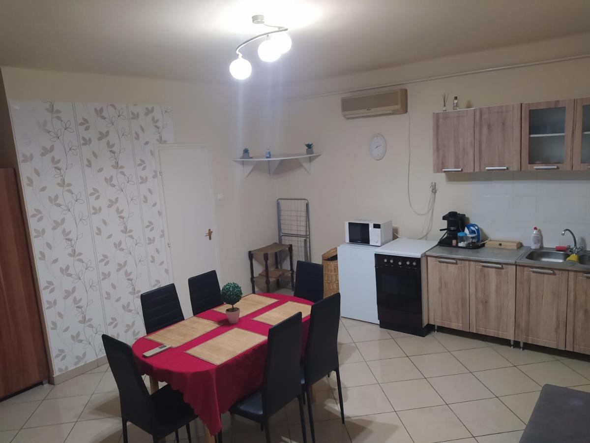 Pingpong Apartman Шолтвадкерт Екстериор снимка