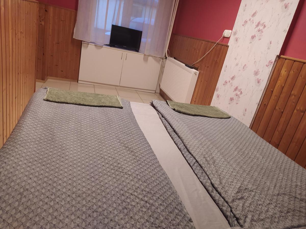 Pingpong Apartman Шолтвадкерт Екстериор снимка