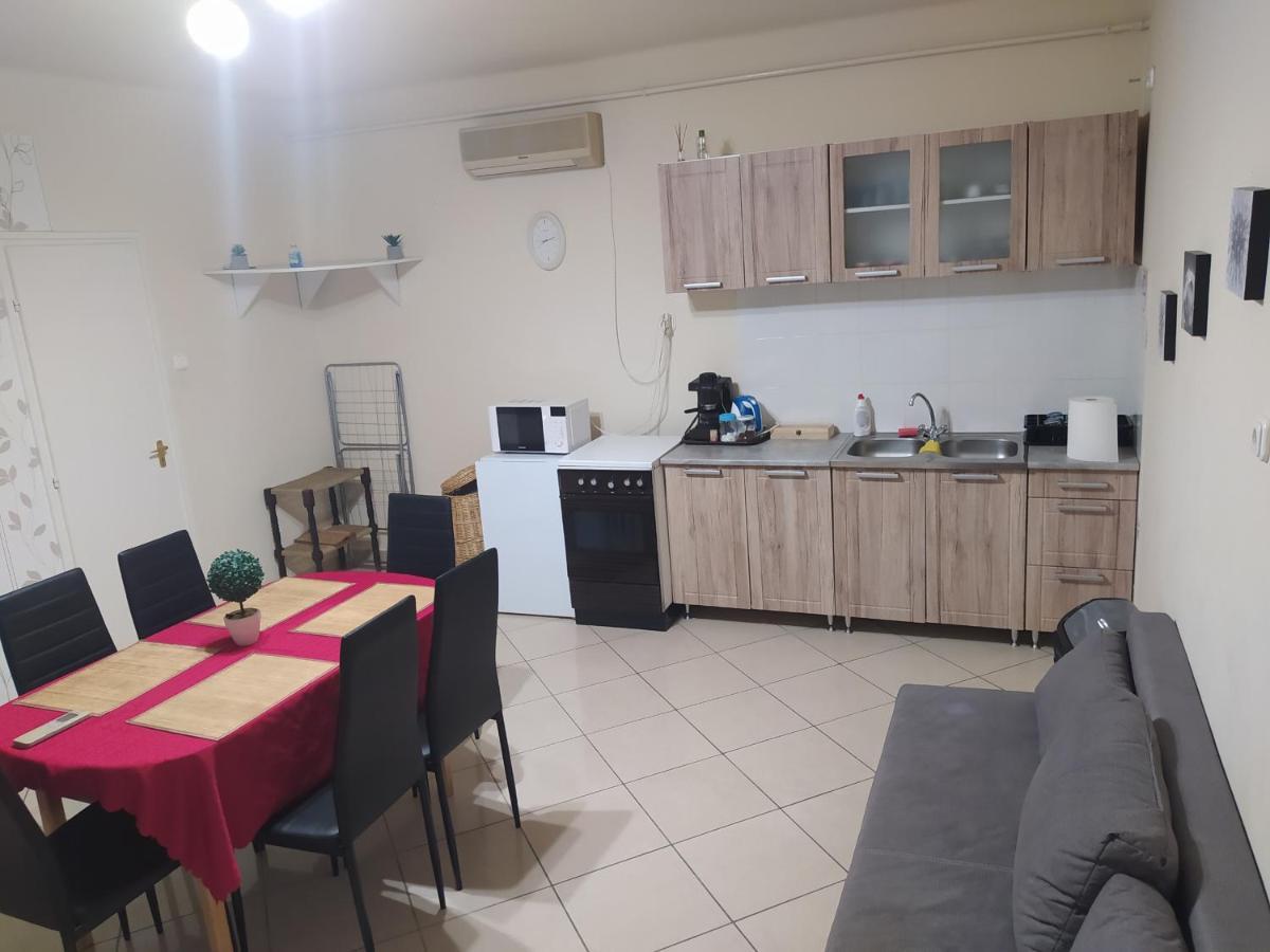 Pingpong Apartman Шолтвадкерт Екстериор снимка
