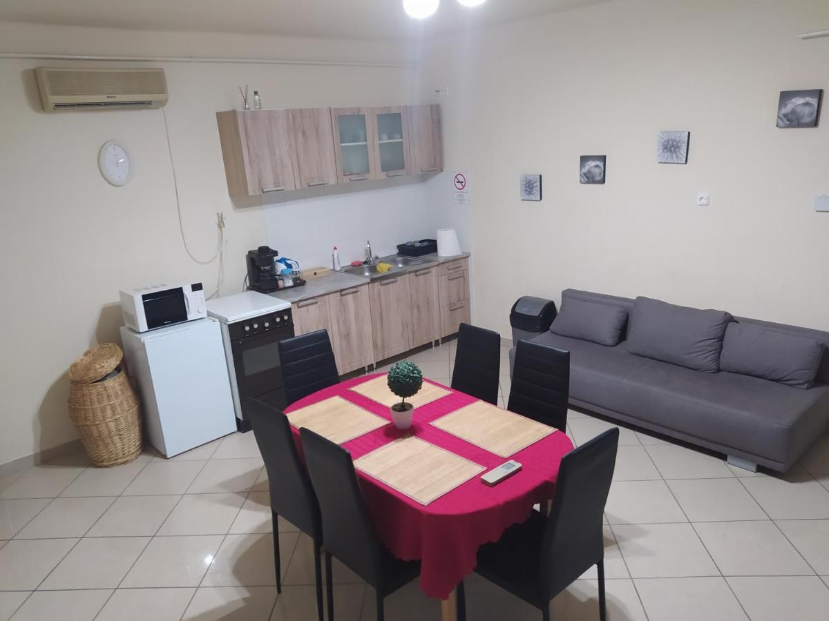 Pingpong Apartman Шолтвадкерт Екстериор снимка