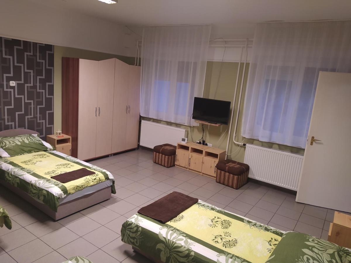 Pingpong Apartman Шолтвадкерт Екстериор снимка