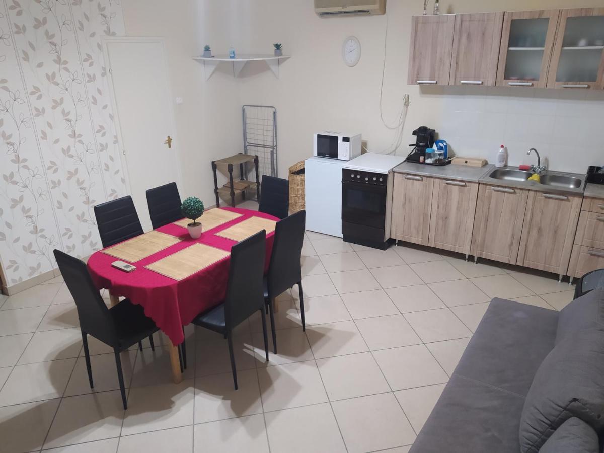Pingpong Apartman Шолтвадкерт Екстериор снимка
