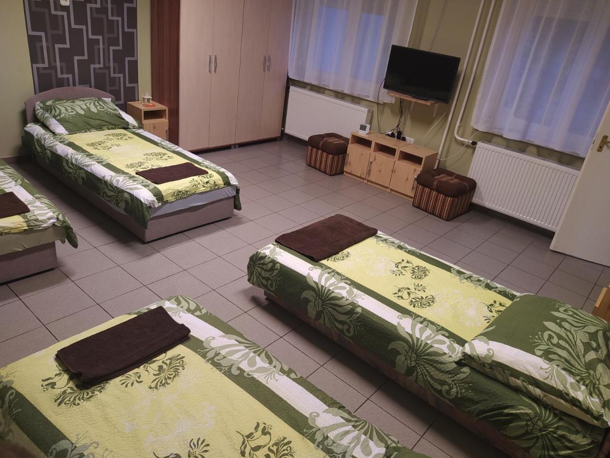 Pingpong Apartman Шолтвадкерт Екстериор снимка