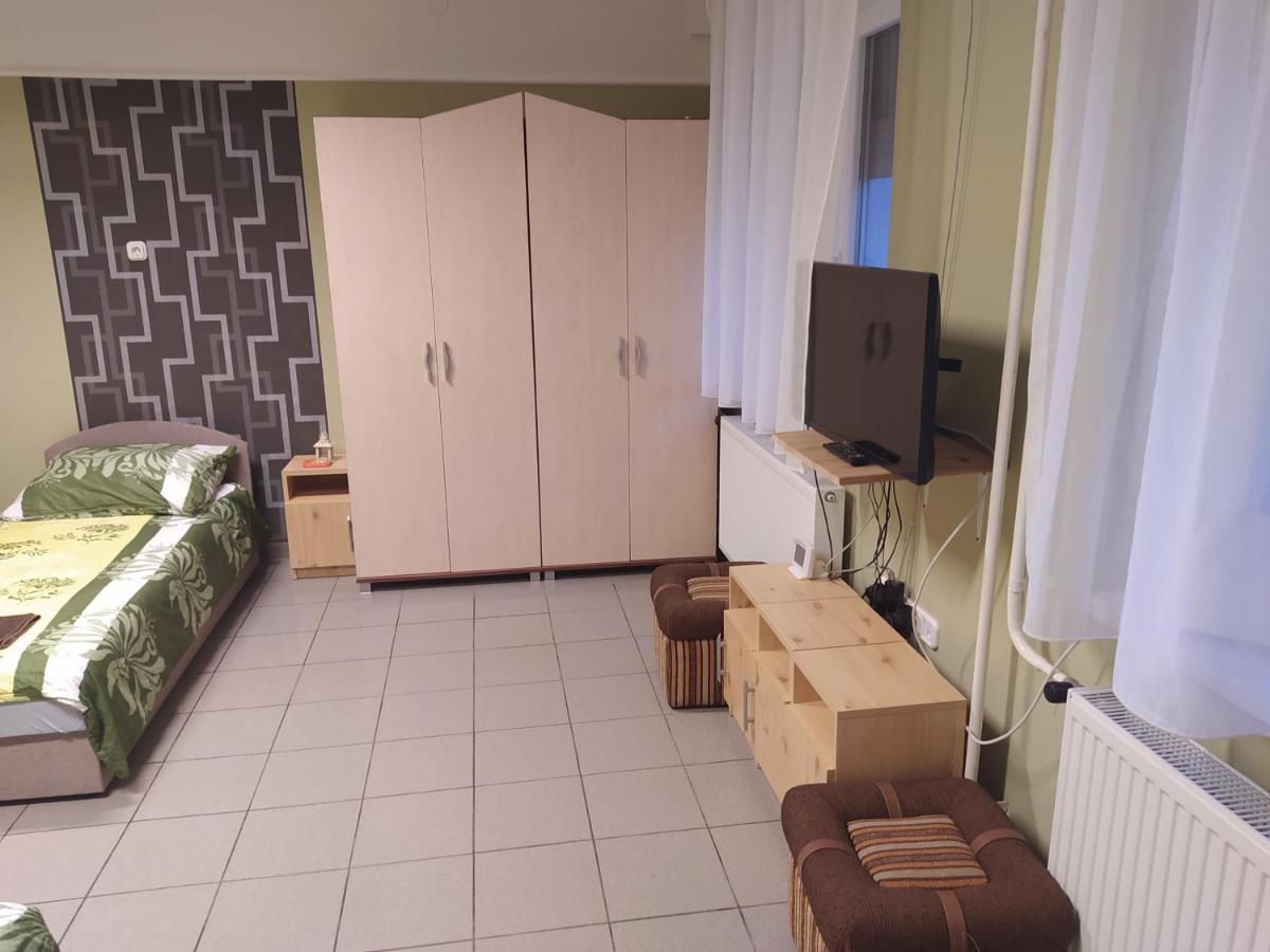 Pingpong Apartman Шолтвадкерт Екстериор снимка